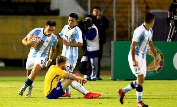 Argentina empató y mantuvo las chances de ir al Mundial