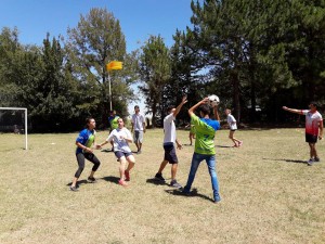 El korfball es un deporte mixto sin contacto y con similitudes con el básquet. Crédito: Korfball Argentina.