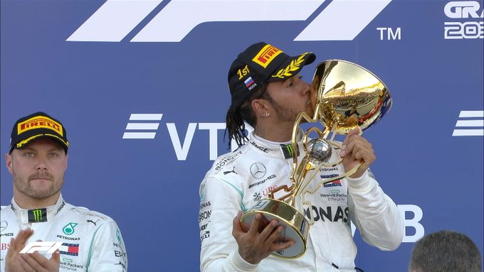 Ganó Hamilton, por gentileza de Ferrari