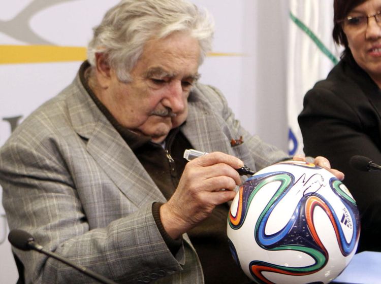 Mujica sobre la FIFA: «Son unos viejos hijos de p…» (Video)