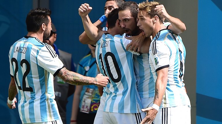 Argentina ganó y llegó a semifinales tras 24 años