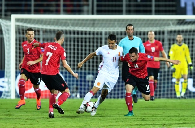 España vence a Albania y lidera con los “Tanos”